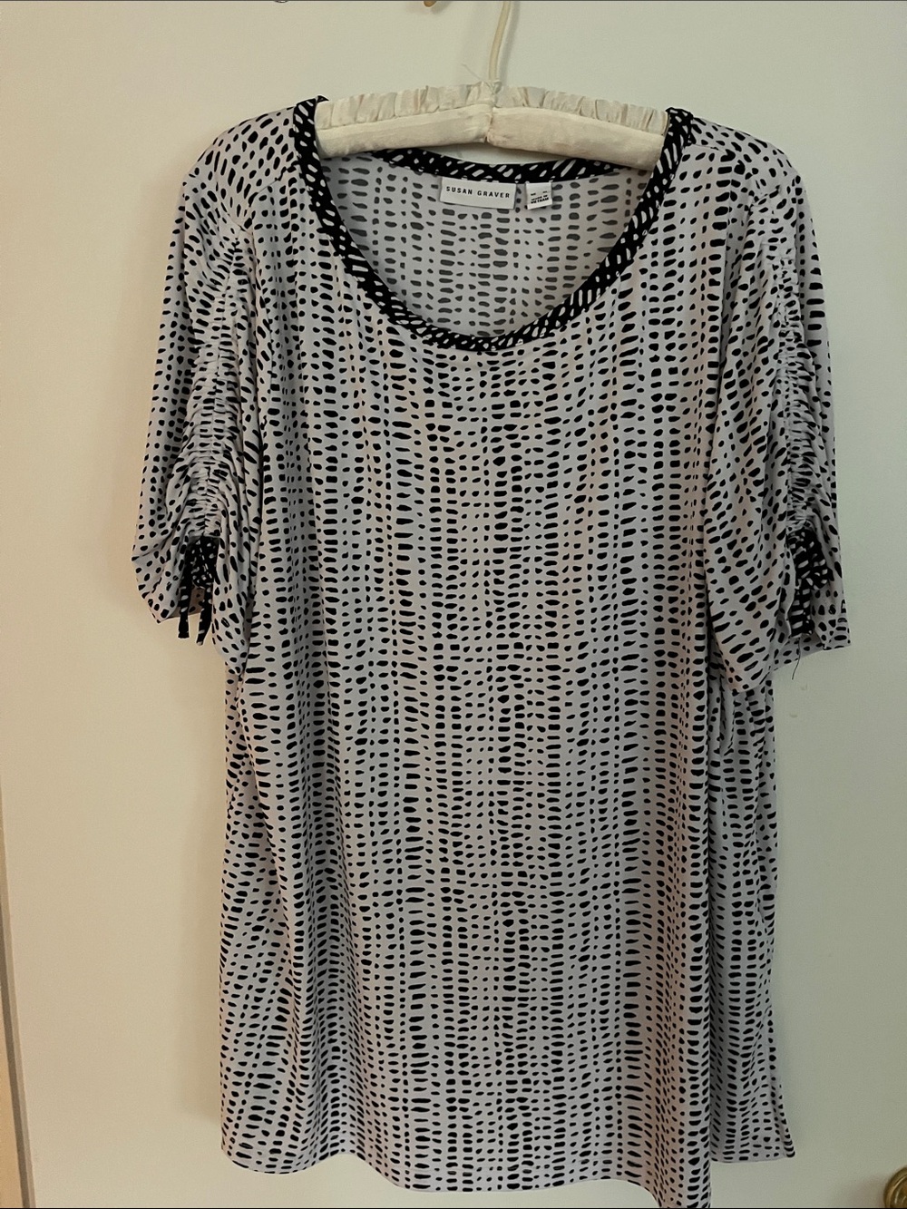 Endless Comfort Black & White Dot Scoop Neck Top